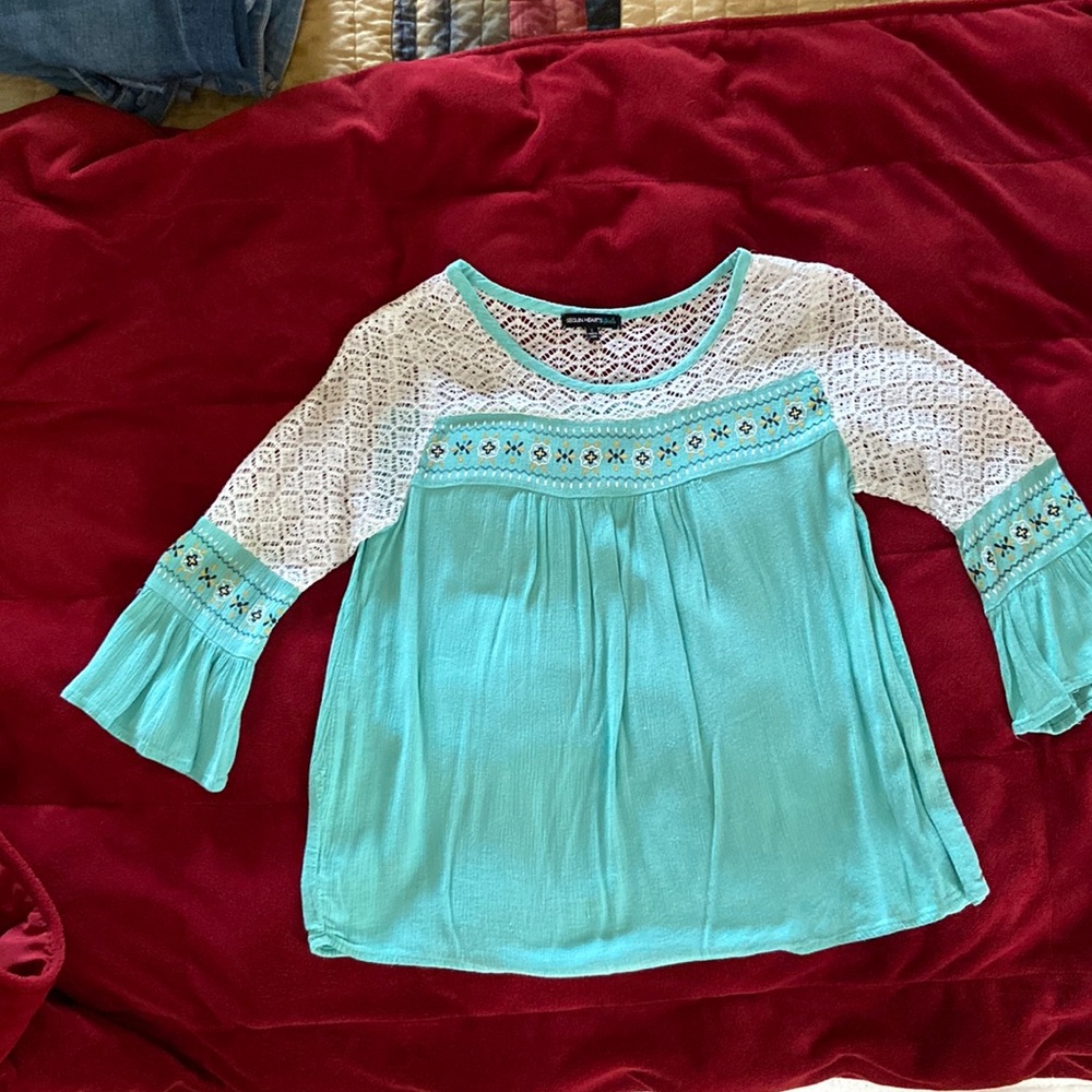 Girls Bell Sleeve Top with lace shoulders Excellent Used Condition! size L